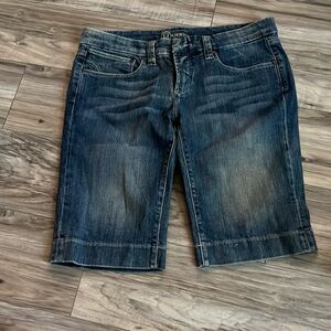 Bebe Bermuda shorts size 30